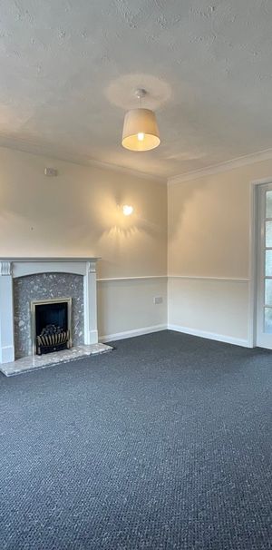 2 bedroom Semi-Detached House to let - Photo 1