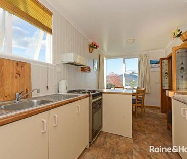 Large Family Home With Amazing Views - Photo 3