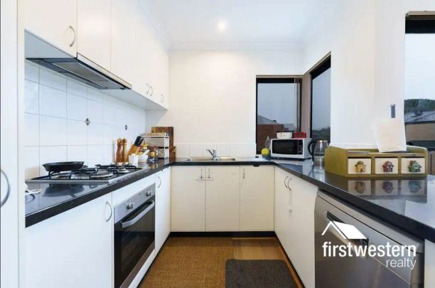 “Spacious 3x2 Family Home in Joondalup” - Photo 1