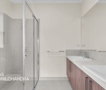 Modern 4-Bedroom Family Home in the Heart of Warragul - Photo 4