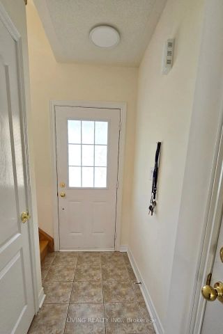 Condo Townhouse For Lease | N9255946 - Photo 2