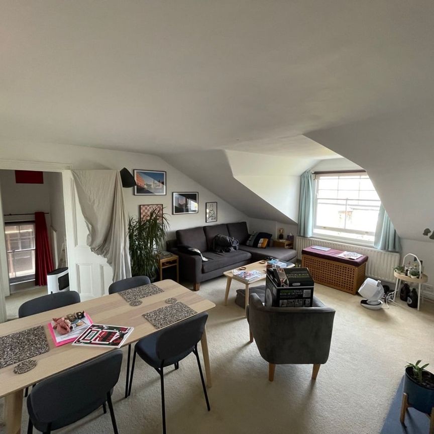 2 Bed Flat, Ritherdon Road, SW17 - Photo 1