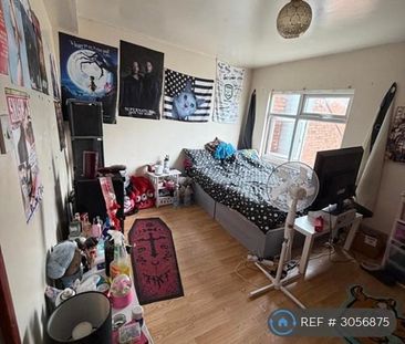 3 bedroom flat to rent - Photo 2