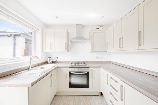 2 bedroom detached bungalow to rent - Photo 1