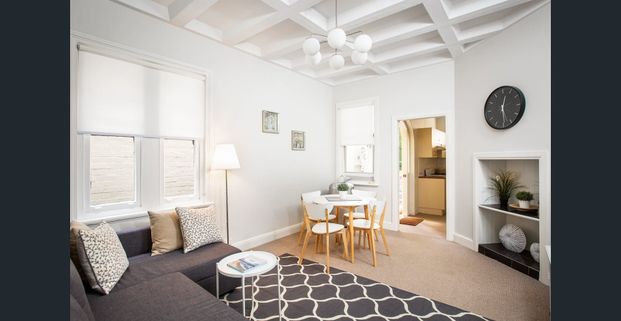 Charming 2 Bedroom Apartment in the Heart of Millers Point - Photo 1