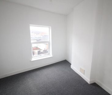 2 bedroom end of terrace house to rent - Photo 5