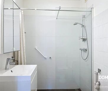 LICHTRIJK APPARTEMENT MET 2 SLAAPKAMERS EN GARAGEBOX - Photo 2