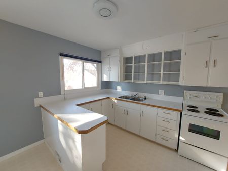 2 Bedroom Unit in West Park! - Photo 4