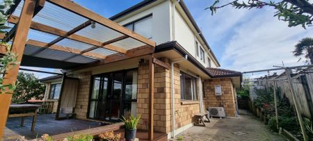 Luxury 4-Bedroom&comma; 3-Bathroom Designer Family Home - Photo 5