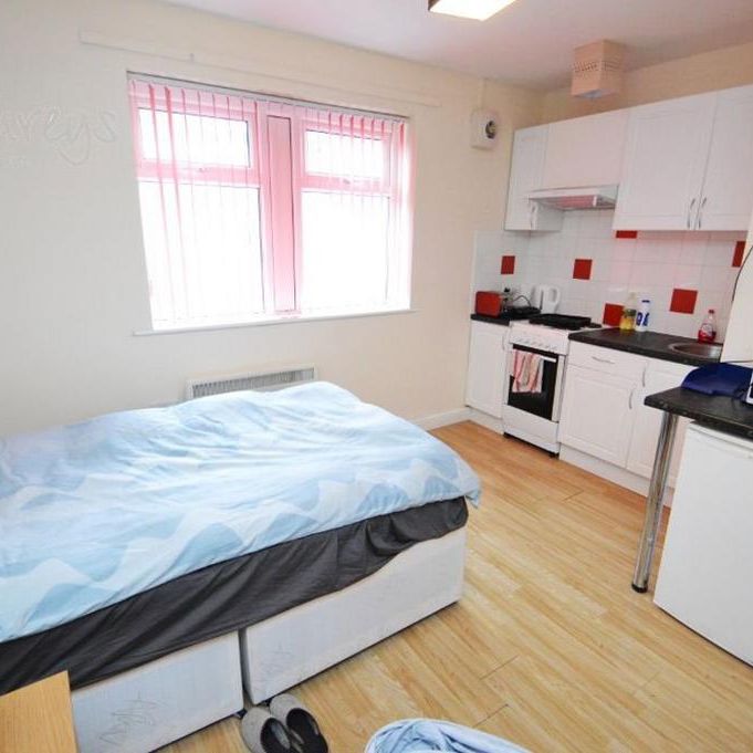 Studio to rent - Photo 1