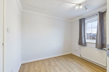 3 bedroom House in Hag Hill Rise, Maidenhead - Photo 3