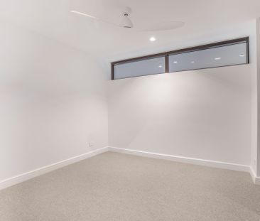 Brand New Courtyard Apartment with Direct Street Access&excl; - Photo 4