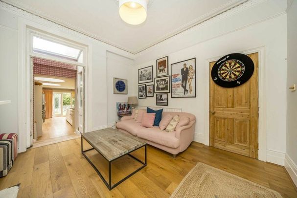 Elms Crescent, Clapham South, SW4 - Photo 1