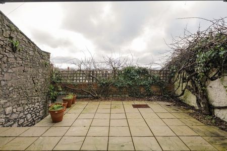 4 Bed House - Photo 4