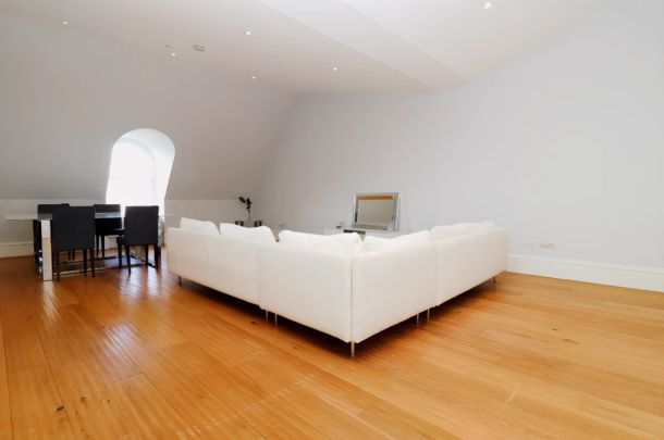 2Bedrooms, 3Bathrooms - Photo 1