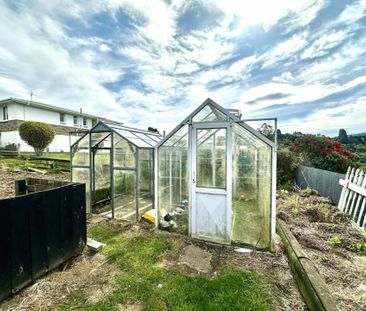 Three bedroom home - Periodic tenancy or short term - Photo 2