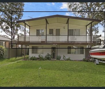 Upstairs flat with air conditioned open plan living/kitchen - Photo 2