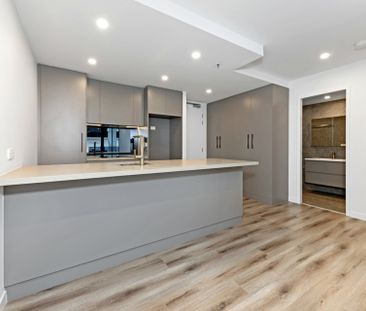 Charming One Bedroom Apartment In The Heart Of Woden - Photo 2
