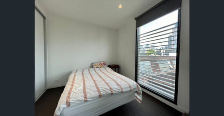 EXECUTIVE LIVING IN THE HEART OF WEST MELBOURNE - Photo 3