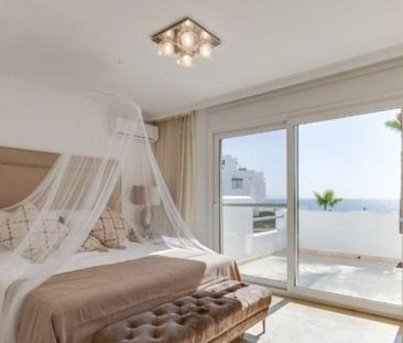 Luxury Townhouse for rent in Casares, Andalusia - Photo 2