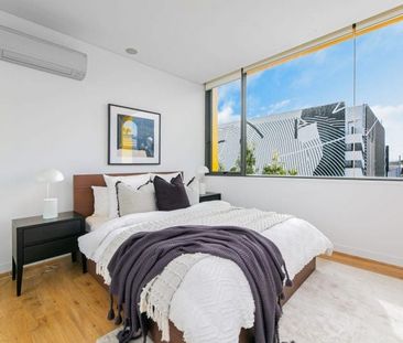 Modern One Bed Apartment with Spacious Balcony & Secure Parking - Photo 5