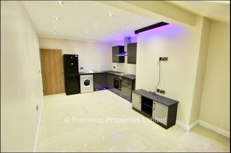 2 Bedroom Apartments in Leeds - Photo 3