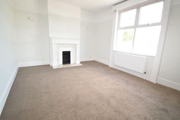 3 bedroom end of terrace house to rent - Photo 1