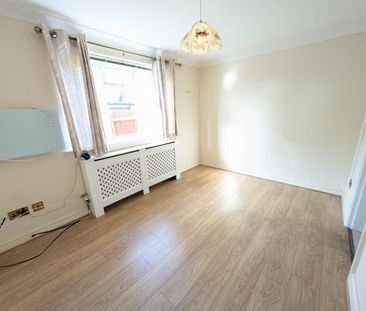 6 bedroom detached house to rent - Photo 2