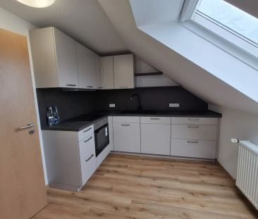 Klimatisierte, lichtdurchflutete 3-Zimmer-Dachgeschosswohnung mit E... - Photo 6