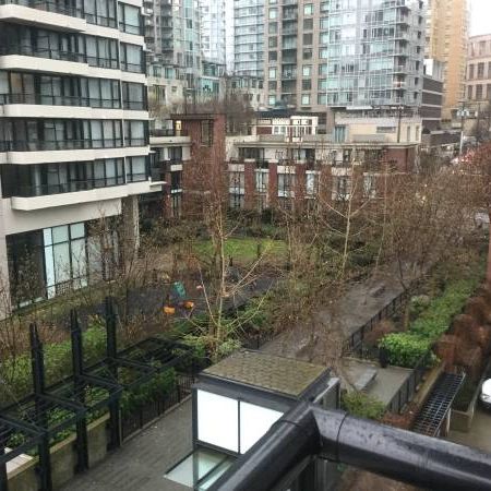 1BR @ Yaletown Park 3 - Photo 3