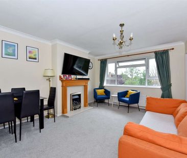 A spacious three bedroom duplex with private garden, garage and all... - Photo 5