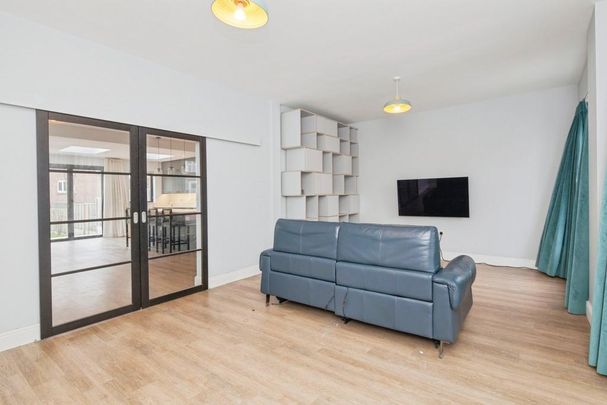 4 bedroom terraced house to rent - Photo 1