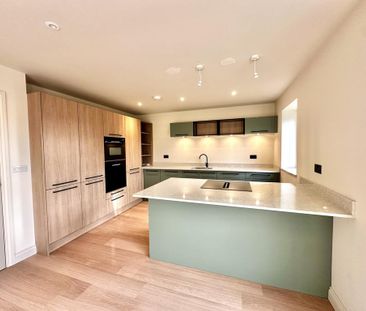 4 bedroom semi-detached house to rent - Photo 2