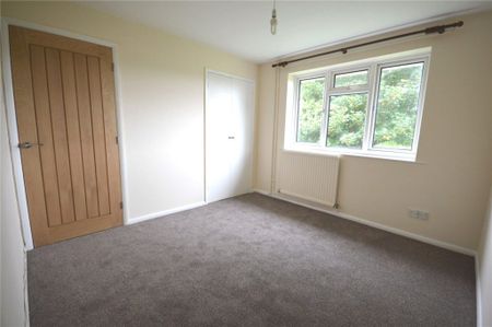 3 Bedroom Bungalow - Sarum Road, Winchester - Photo 4