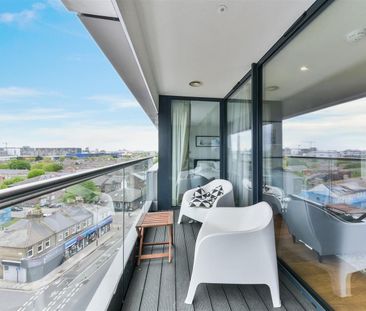 1 Bed Flat, Lambarde Square, SE10 - Photo 5