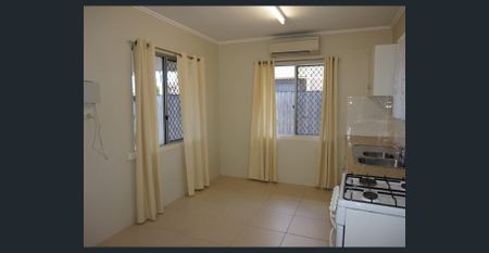 Cosy 1 Bedroom Half Duplex - Close to Everything! - Photo 5