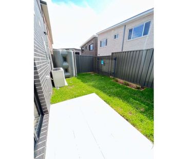 Comfort, Style & Convenience – Townhouse Living in Box Hill - Photo 4