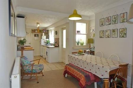 2 bedroom semi-detached house to rent - Photo 3