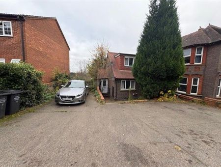 Flat , Beacon Lodge, Downs Road, Luton - Photo 5