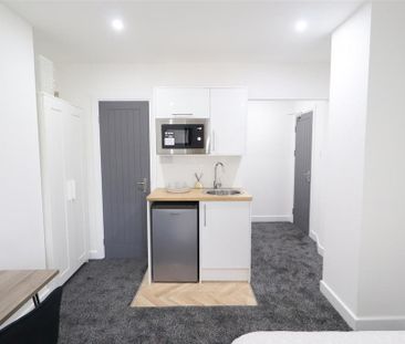 1 bedroom in a house share to rent - Photo 6