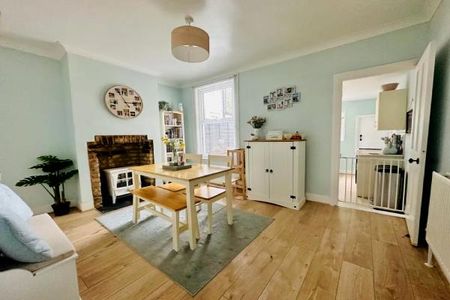 2 bedroom terraced house to rent - Photo 2