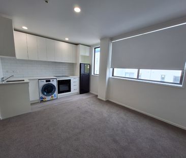 Refurbished lovely 2 bedroom apartment - Photo 6