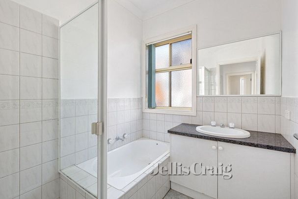 2/70 Kororoit Creek Road, Williamstown - Photo 1