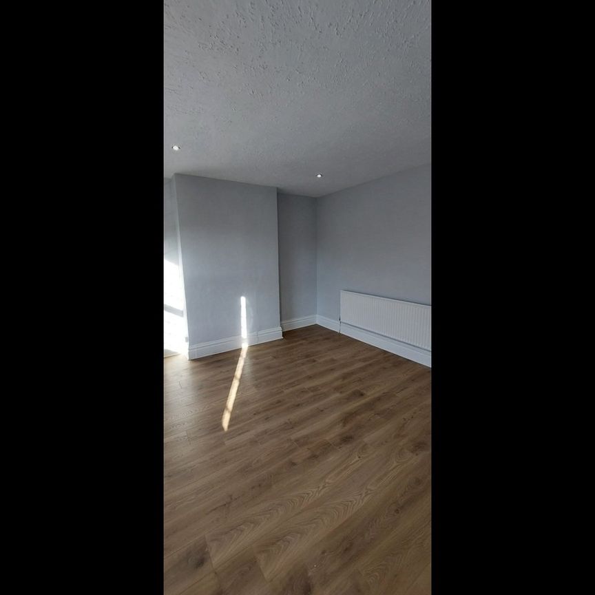 4 Bed Terraced House, Windmill Road, LU1 - Photo 1