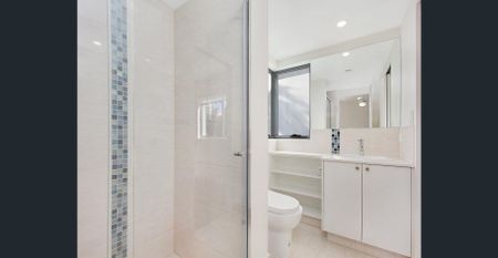 Modern Third Floor Apartment - Photo 2