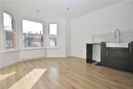 Gleneagle Road, London, SW16 6AF - Photo 4