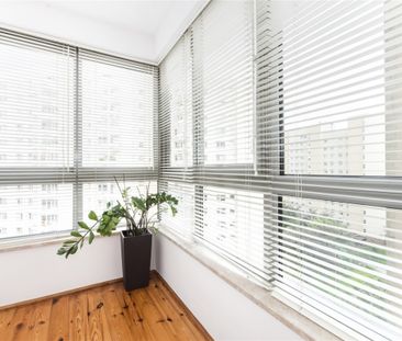 WYJĄTKOWY APARTAMENT PRZY UL. ZYGMUNTA SŁOMIŃSKIEG - Photo 2