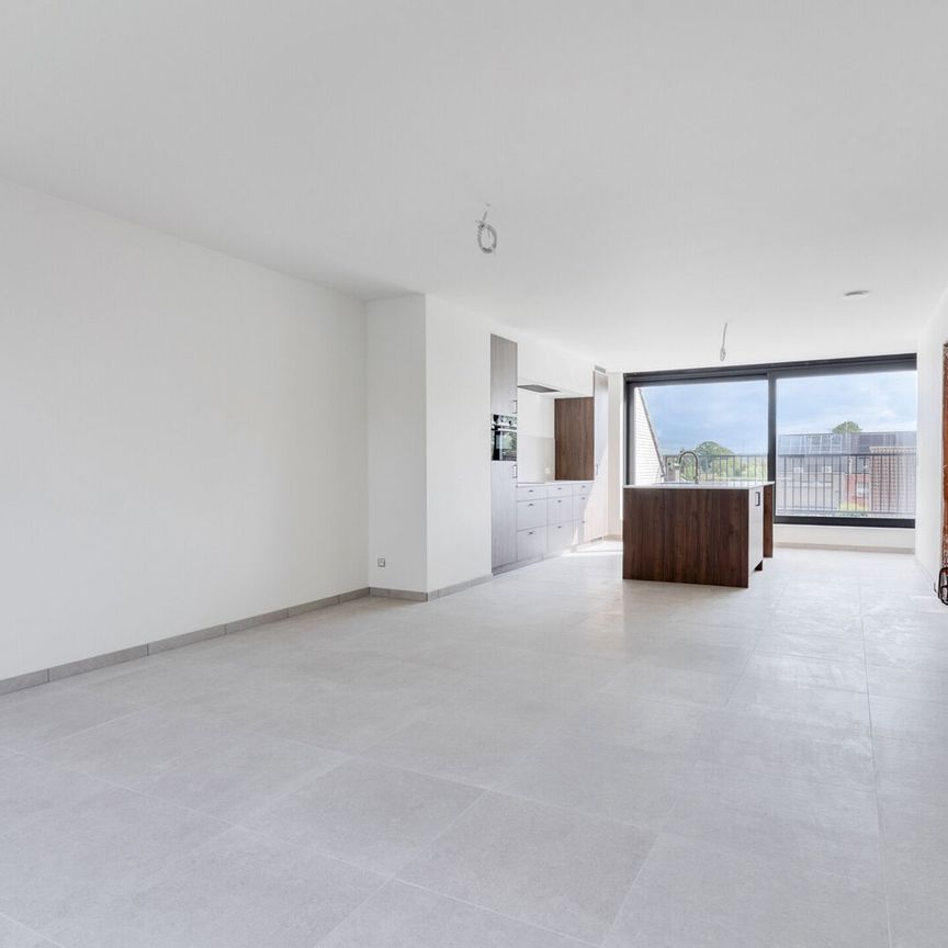Hoogwaardig afgewerkt nieuwbouw duplex-appartement met 2 slaapkamers, terras en carport - Photo 1