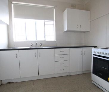 Close Proximity to Schools&comma; Shops & Transport - Photo 4