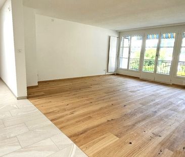 Wohnung mit Weitsicht auf umliegende Berge und Seeblick - Foto 3